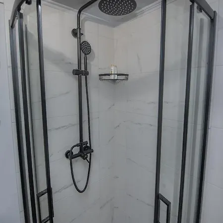 בית נופש Cozy Loft With Private Terrace קרמסטי