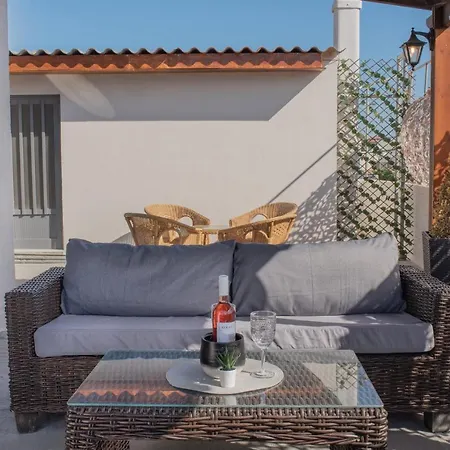Cozy Loft With Private Terrace Tatil Evi Kremastí