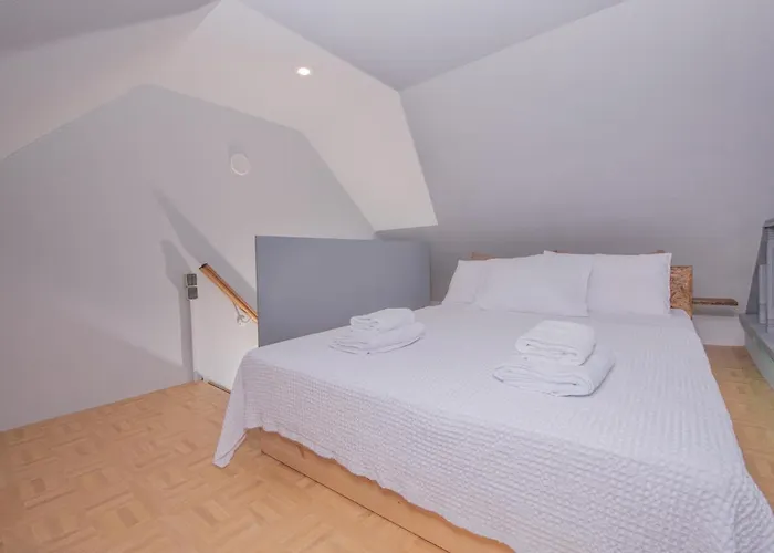 Cozy Loft With Private Terrace Σπίτι διακοπών *