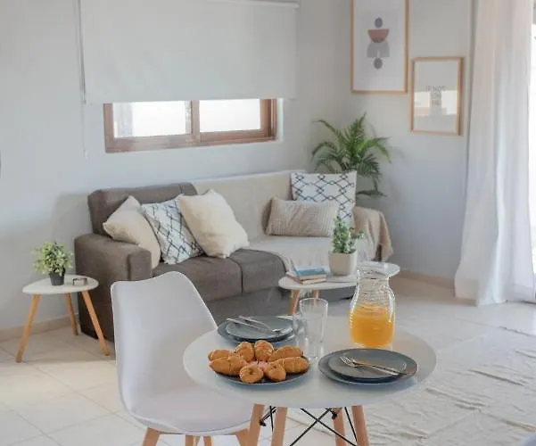 Cozy Loft With Private Terrace Κρεμαστή