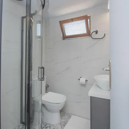 Cozy Loft With Private Terrace 度假居 Kremastí