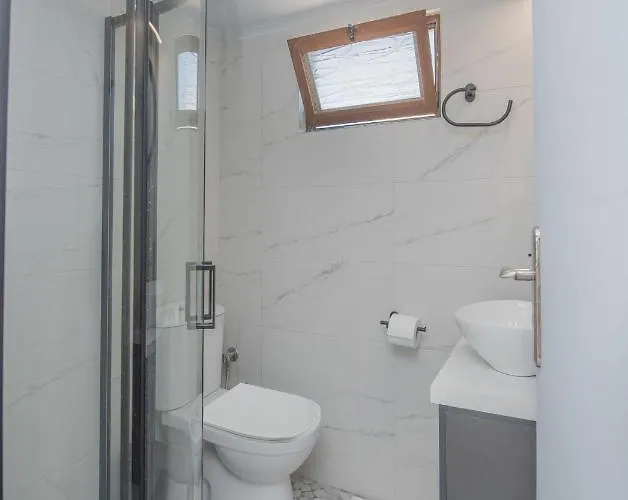 Cozy Loft With Private Terrace 펜션 클레마스티